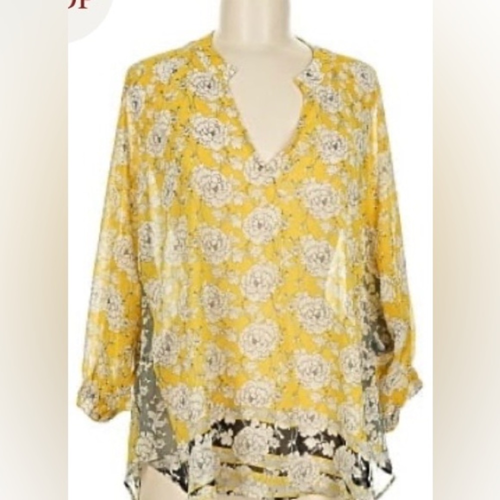 CAbi Amelia Gather 3/4 sleeves, v-neckline tunic floral Blouse.
